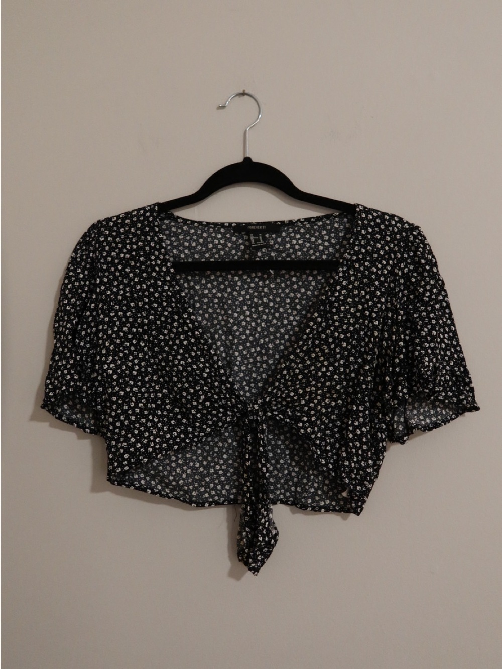 Forever 21 Black Floral Tie-Front Crop Top